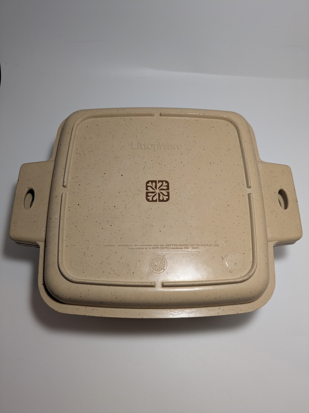 Tupperware Speckled Beige Covered Serving Tray with Handles